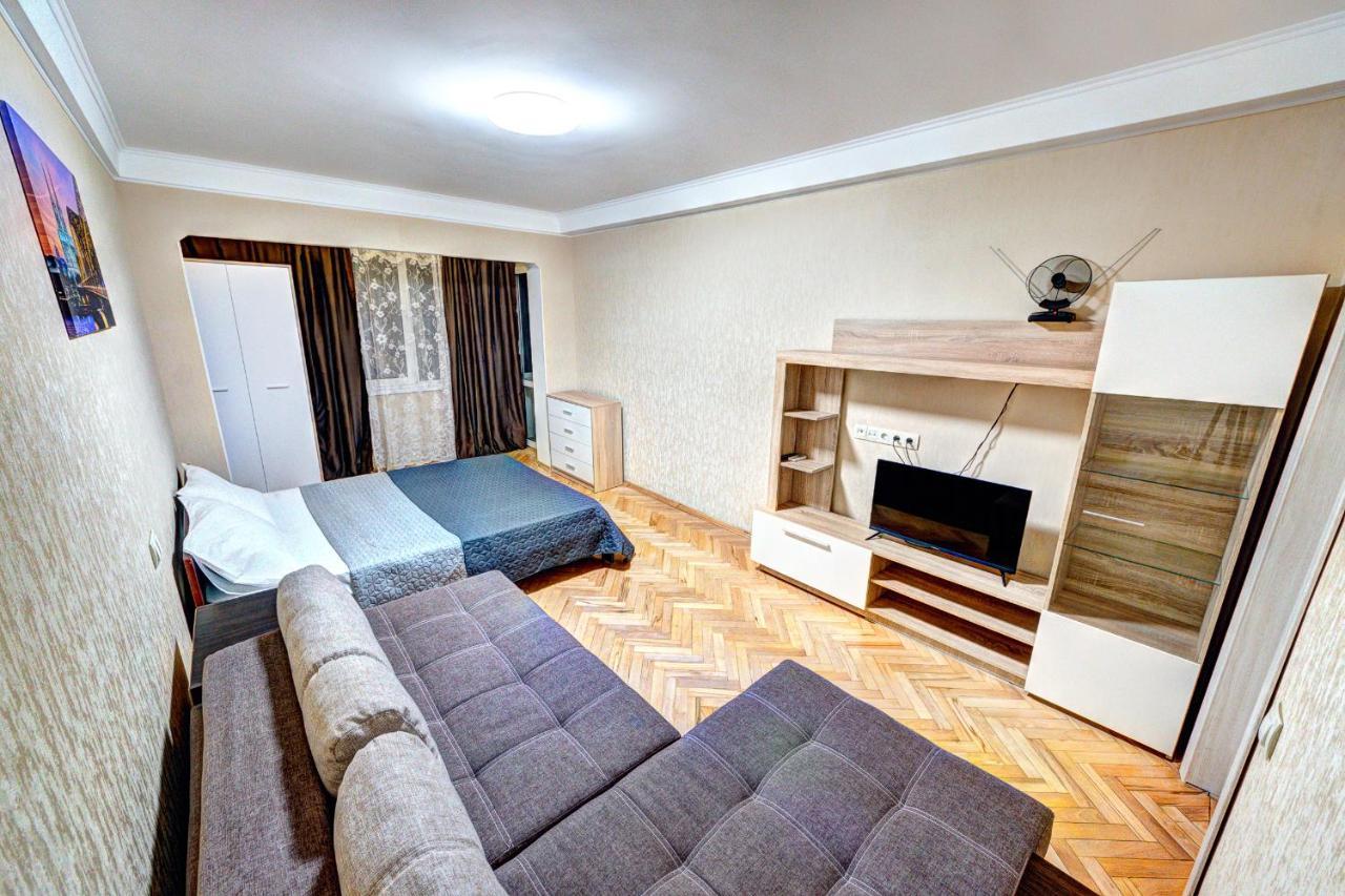 Apartments Near Ocean Plaza Druzhby Narodov Boulevard 8A เคียฟ ภายนอก รูปภาพ