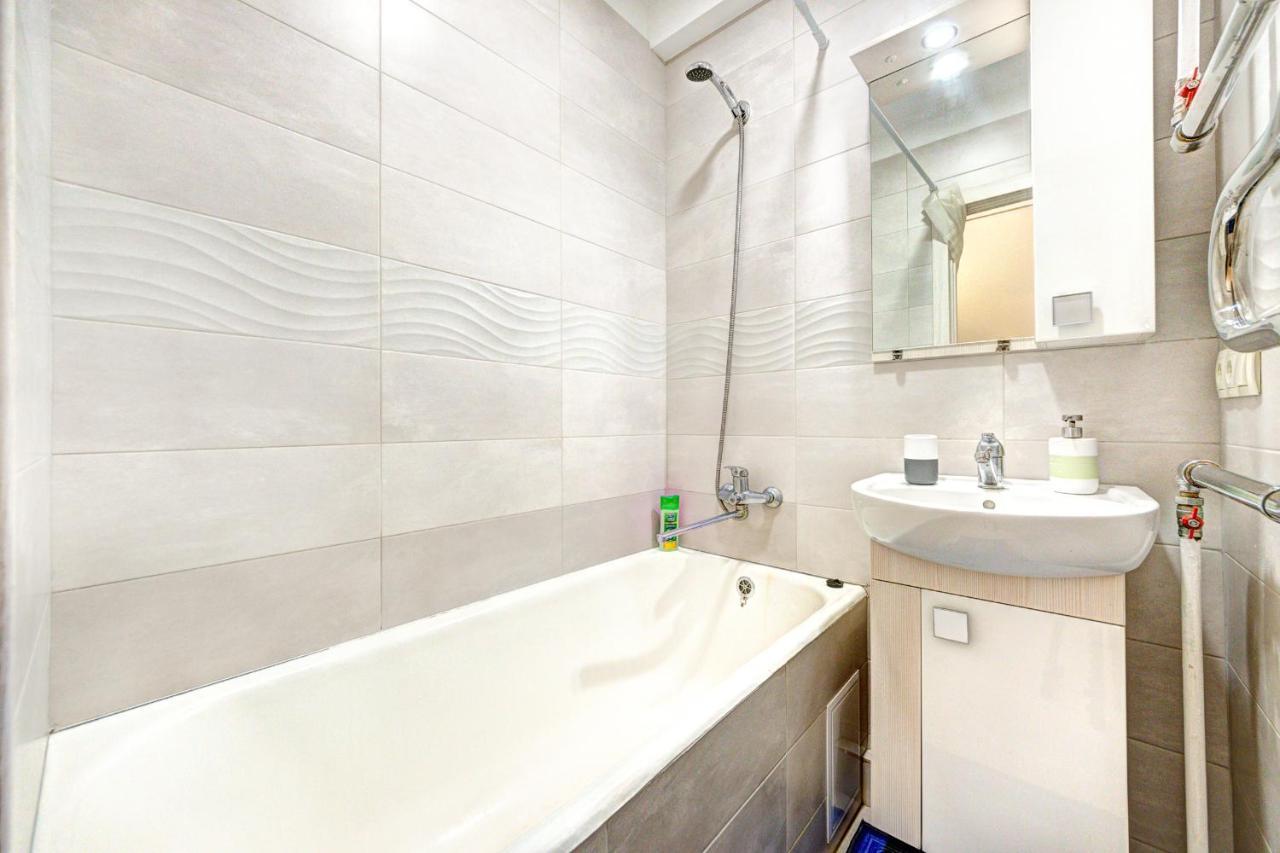 Apartments Near Ocean Plaza Druzhby Narodov Boulevard 8A เคียฟ ภายนอก รูปภาพ